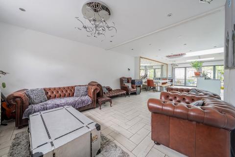 undefined, Berry Way, Ealing