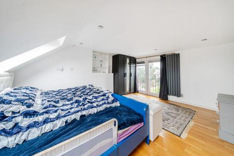 8 Berry Way, London, W5 4AE