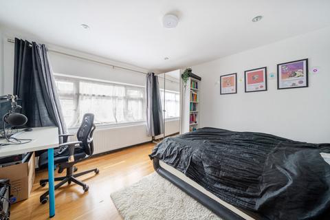 8 Berry Way, London, W5 4AE