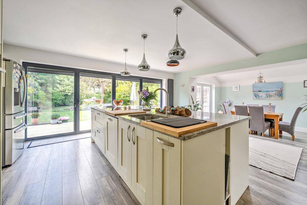 1290957-2-6825f1a...