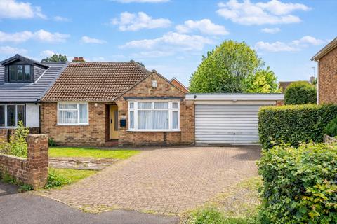 3 bedroom bungalow for sale, Hollybush Avenue, Hertfordshire AL2