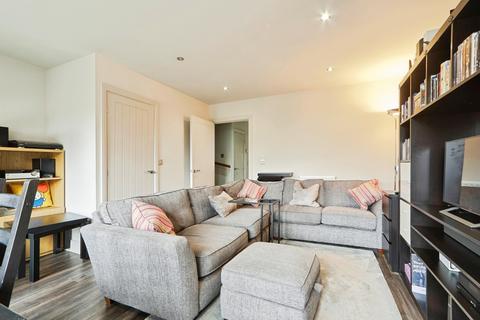 8 Sandringham Drive, Hyde Park, Leeds, LS6 1FF
