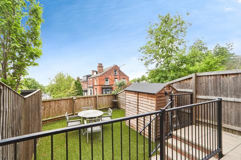 8 Sandringham Drive, Hyde Park, Leeds, LS6 1FF