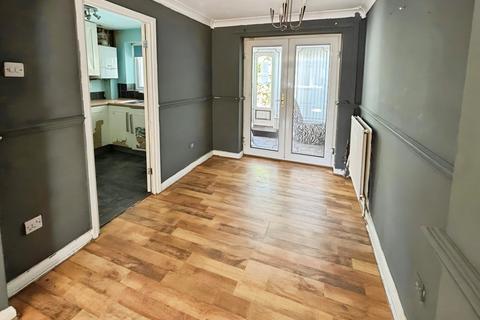 3 bedroom semi-detached house for sale, Queenhill Drive, Greater Manchester SK14