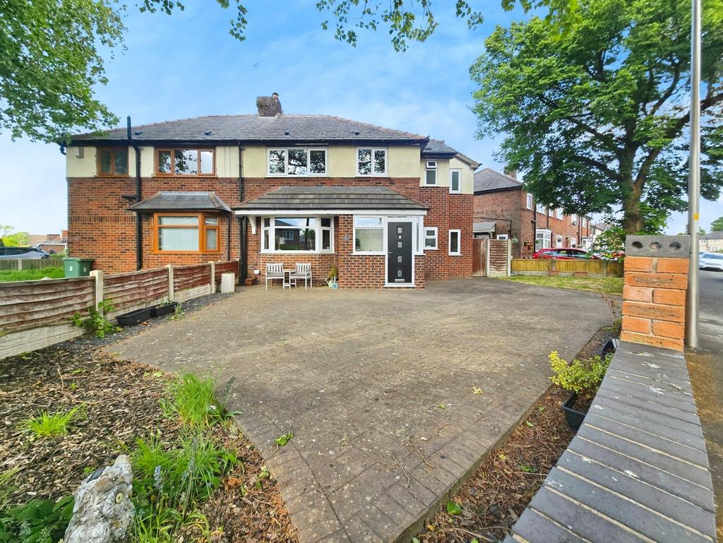 Woodland Avenue, Wigan WN2 4 bed semi-detached house to rent - £990 pcm ...