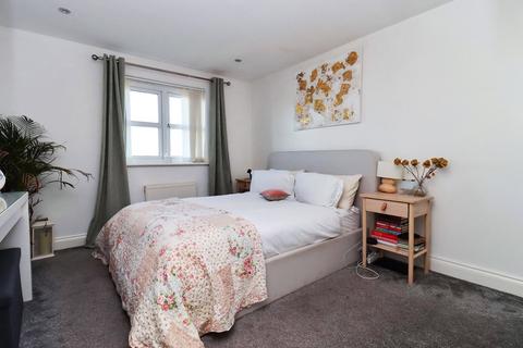 2 bedroom flat for sale, Hawks Edge, Newcastle upon Tyne NE12