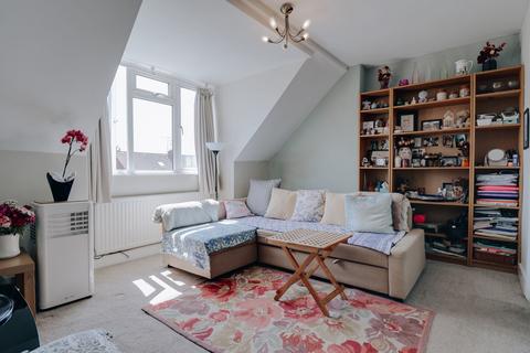 1 bedroom flat for sale, Chalk Hill, Watford, WD19