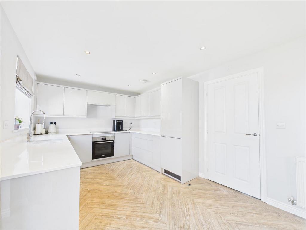 Kitchen/ dining area