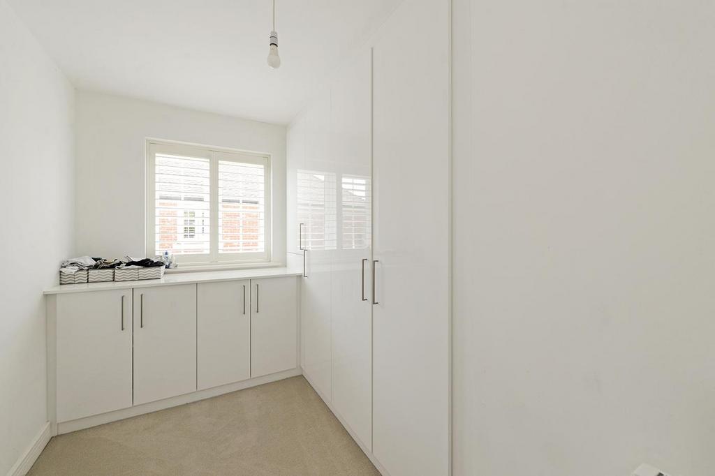 Bed 5/Dressing Room
