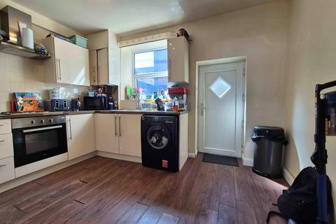 4 Cross Street, Lees, Oldham, OL4 3BT