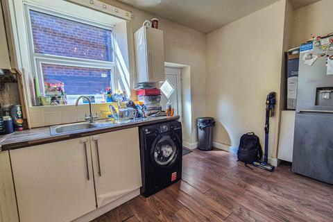 4 Cross Street, Lees, Oldham, OL4 3BT