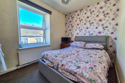 4 Cross Street, Lees, Oldham, OL4 3BT