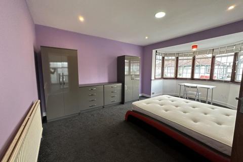 2 bedroom flat to rent, Dewsbury Road