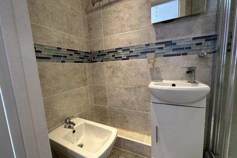 2 bedroom flat to rent, Dewsbury Road