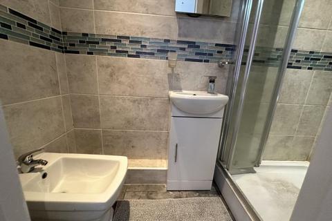 2 bedroom flat to rent, Dewsbury Road