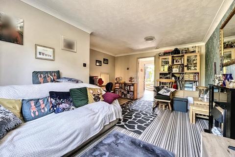 15 Denham Close, Canford Heath, Poole, BH17 9HL
