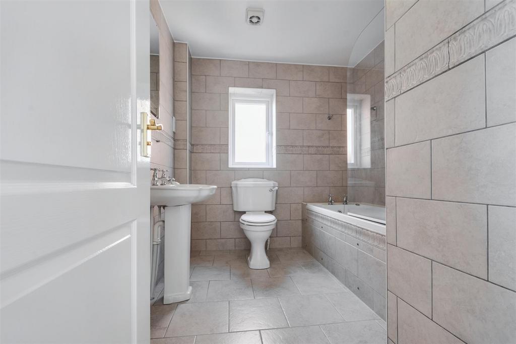 Bathroom 1.jpeg