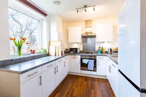 1 bedroom in a house share to rent, 21 St. Michaels Road, London