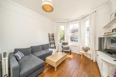 1 bedroom flat for sale, Byrne Road, London SW12