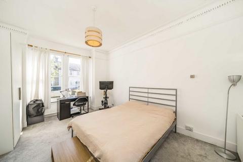 1 bedroom flat for sale, Byrne Road, London SW12