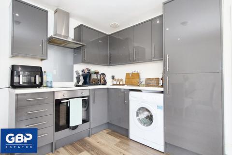 1 bedroom detached bungalow to rent, Dekker Close, Romford, RM5