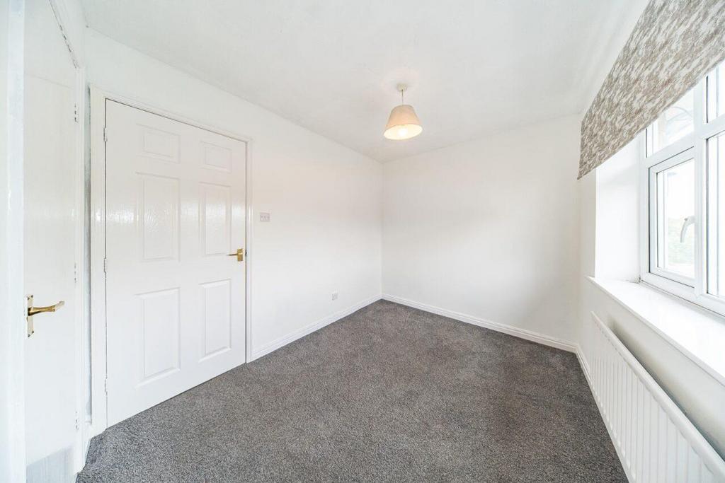 22 Berrywood Drive bedroom 2 2.jpg