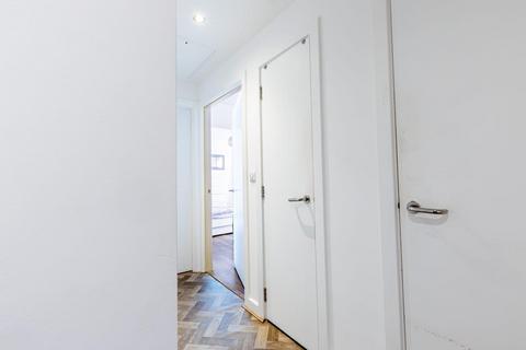 1 bedroom in a house share to rent, 21 St. Michaels Road, London