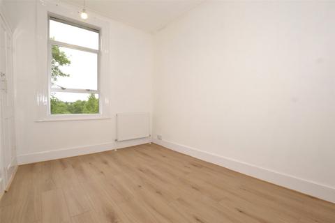 2 bedroom apartment to rent, Beaumont Road, Purley CR8
