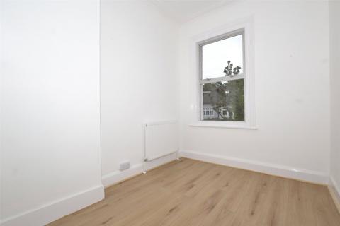 2 bedroom apartment to rent, Beaumont Road, Purley CR8