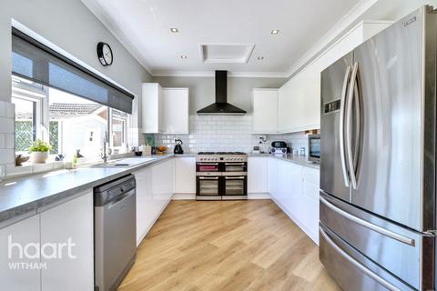 69 West Avenue, Mayland, Chelmsford, CM3 6AE