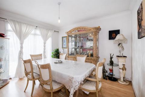 4 bedroom end of terrace house for sale, Loxham Road, Chingford