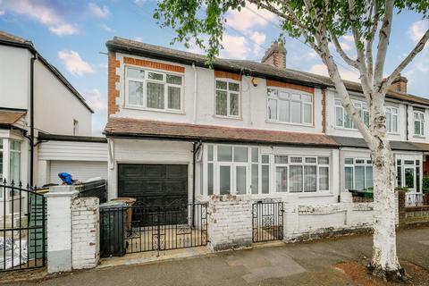 4 bedroom end of terrace house for sale, Loxham Road, Chingford
