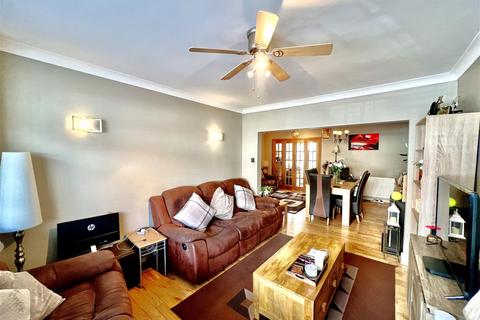 undefined, Waxlow Crescent, Southall UB1