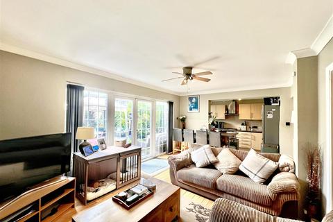 undefined, Waxlow Crescent, Southall UB1