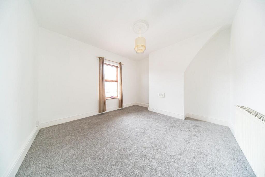 46 Columbia Road bedroom 1.jpg