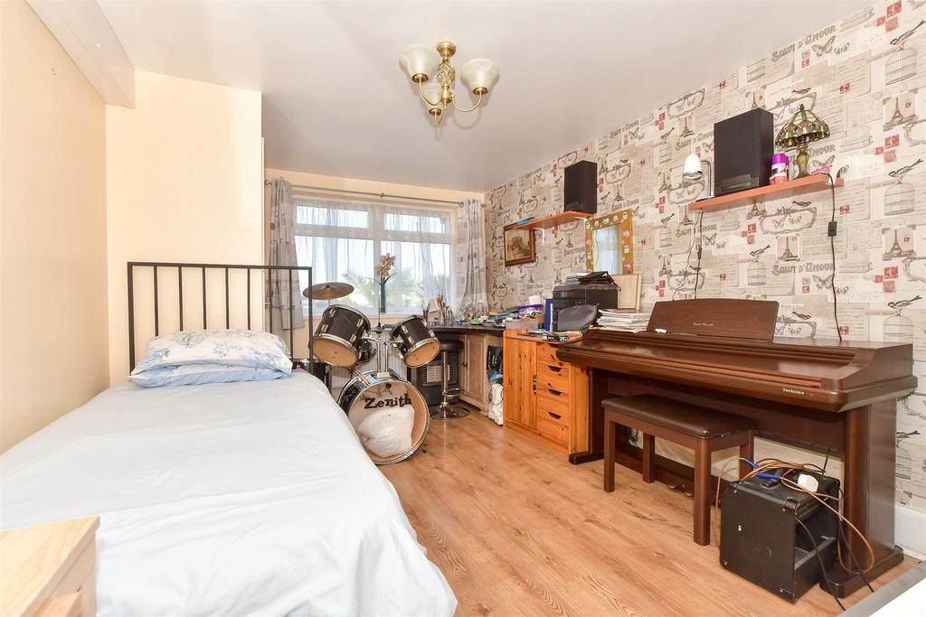 Guest Room -