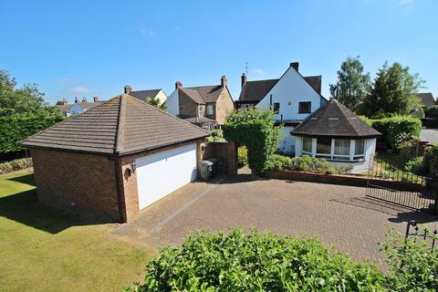 4 bedroom detached house for sale, Ampthill Road, Flitwick