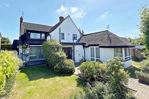 4 bedroom detached house for sale, Ampthill Road, Flitwick