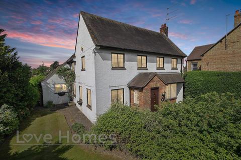 4 bedroom detached house for sale, Ampthill Road, Flitwick