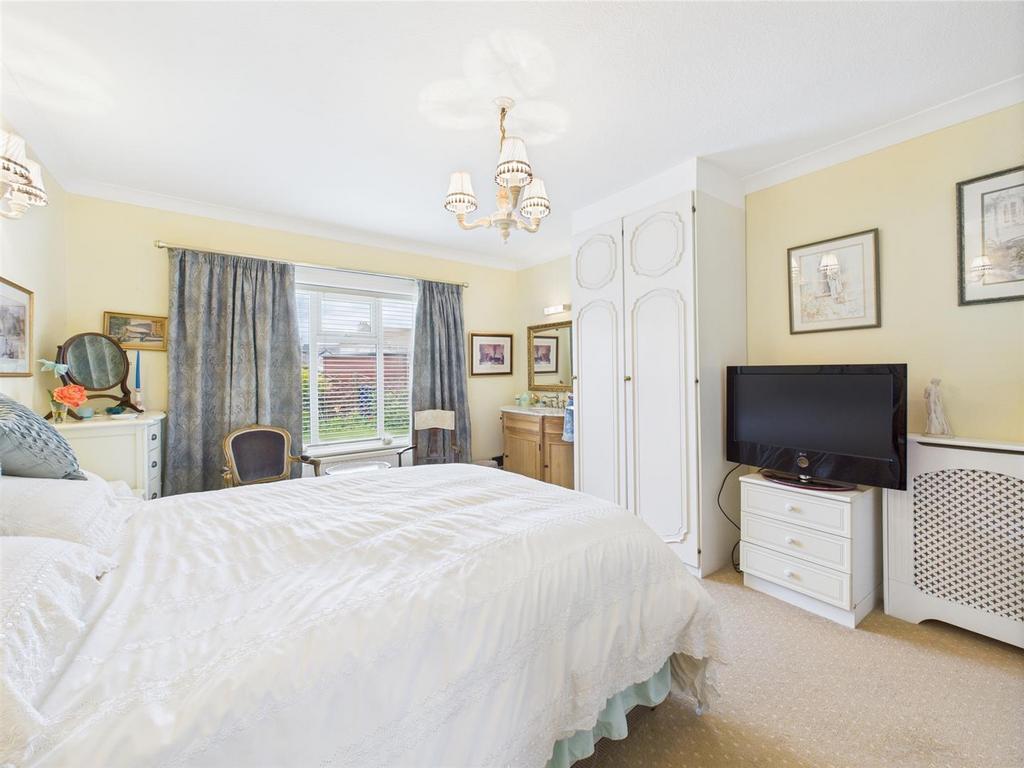 Bedroom: