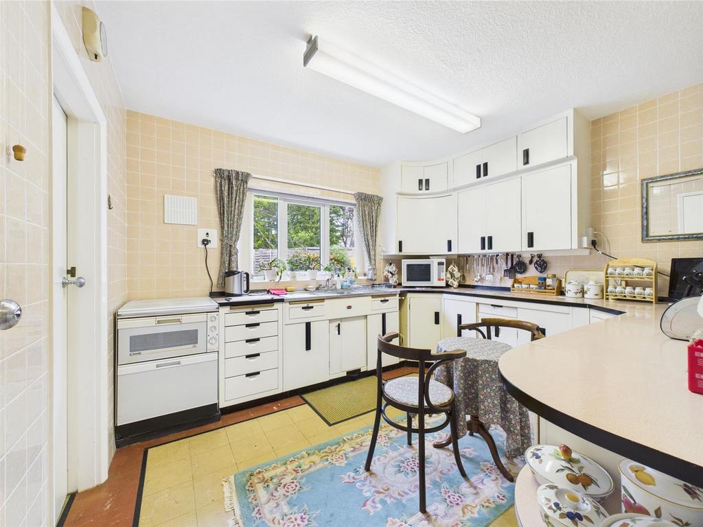 Kitchen: