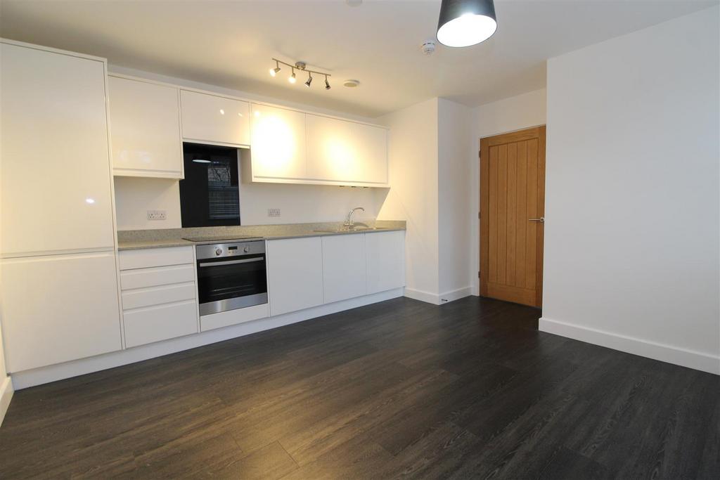 Flat 4 Porters Wood House - New Photos 2022 (6).JP