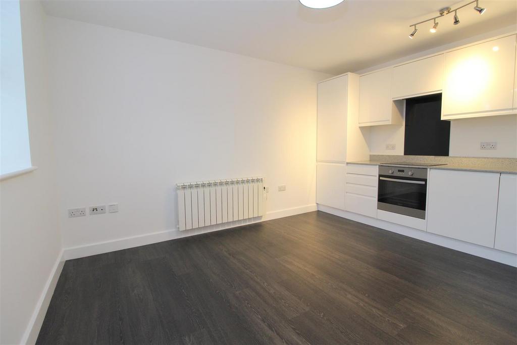 Flat 4 Porters Wood House - New Photos 2022 (5).JP