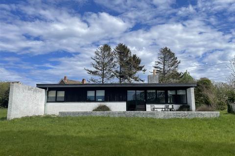 3 bedroom detached bungalow for sale, Napier Gardens, Cardigan