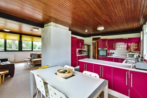 3 bedroom detached bungalow for sale, Napier Gardens, Cardigan