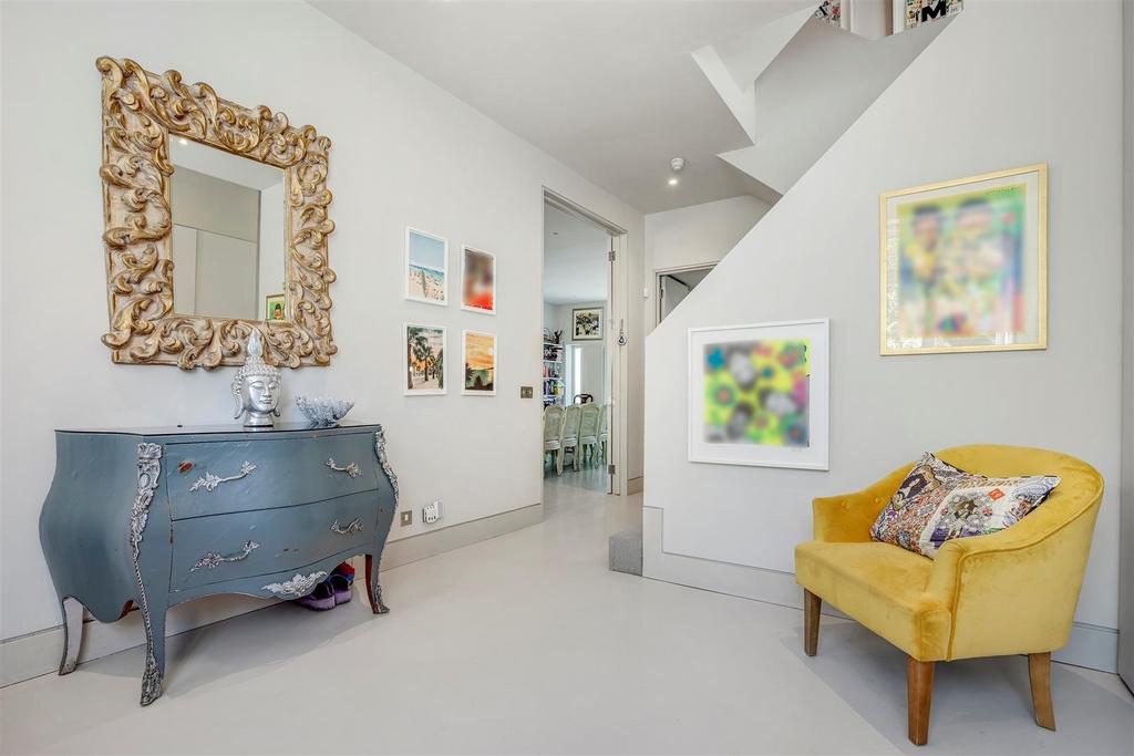 Hallway 2.jpg