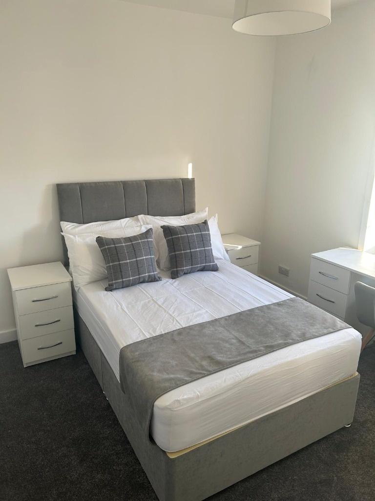 A well-maintained double bedroom featuring a st...