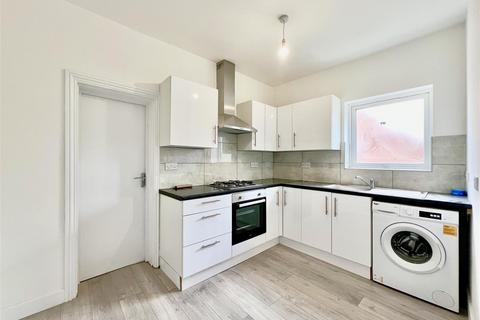 5 bedroom end of terrace house to rent, The Clumps, Ashford TW15