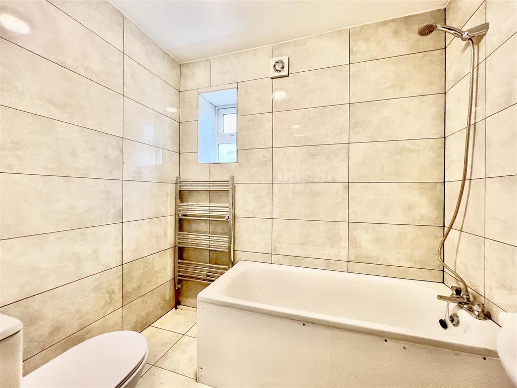 Family Bathroom/ WC