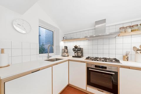 52b Woodland Road, London, SE19 1NT